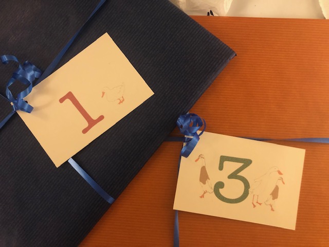 Gift wrapping or box for cards